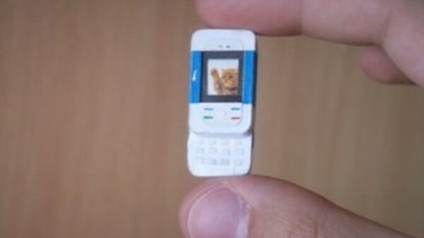 world's smallest mobile phone