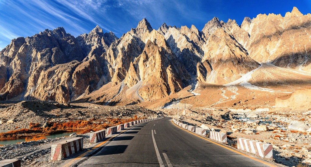 Top 10 Best Driving Roads in the World