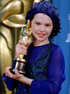11-year-old Anna Paquin Wins Best Supporting Actress
