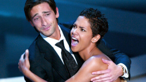 Adrien Brody Kisses Halle Berry at the Oscars